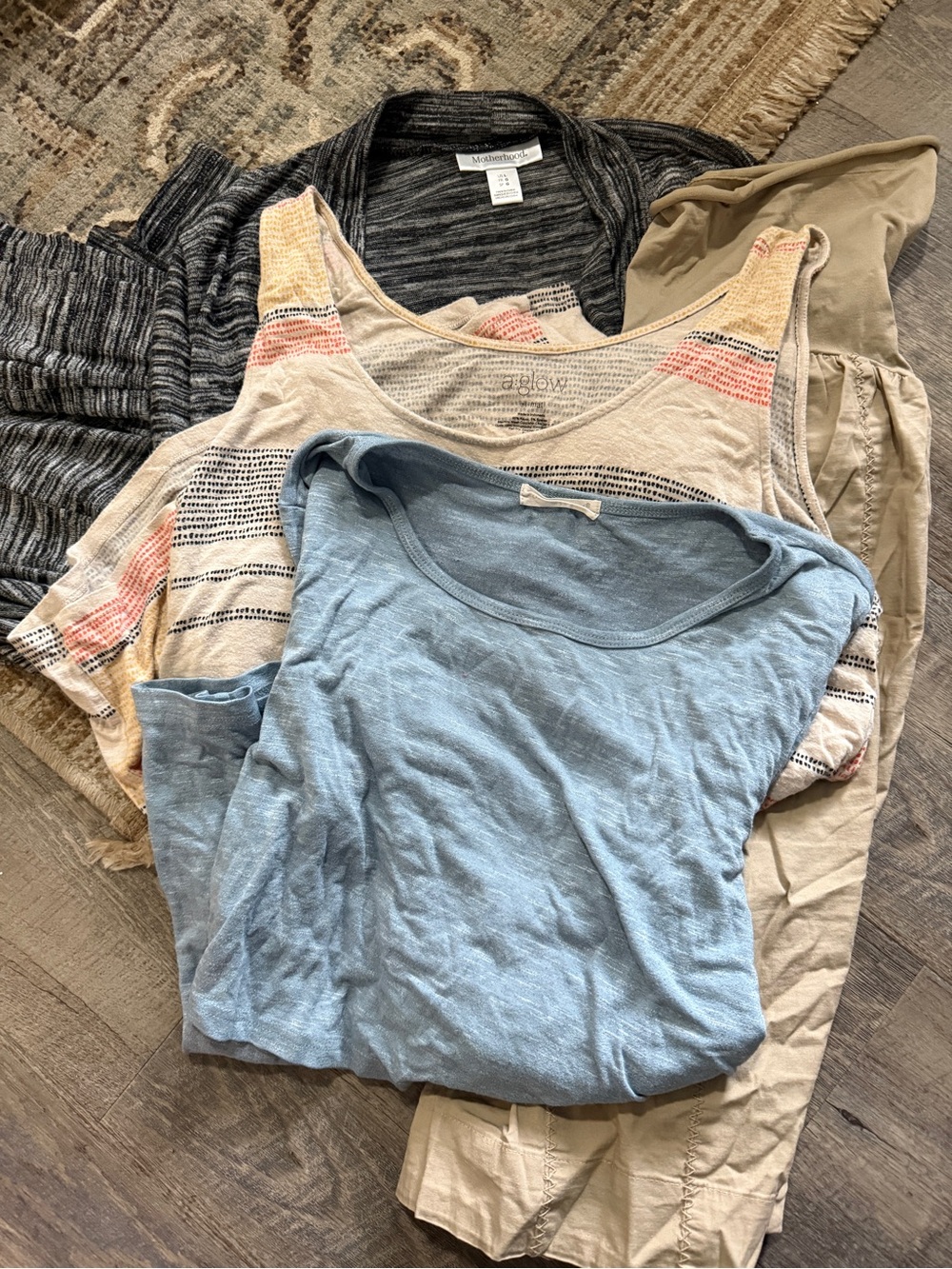 Lot of 4 maternity pieces, skirt, cardigan, 2 shirts
